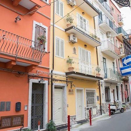 B&B Evelyne Таормина Экстерьер фото