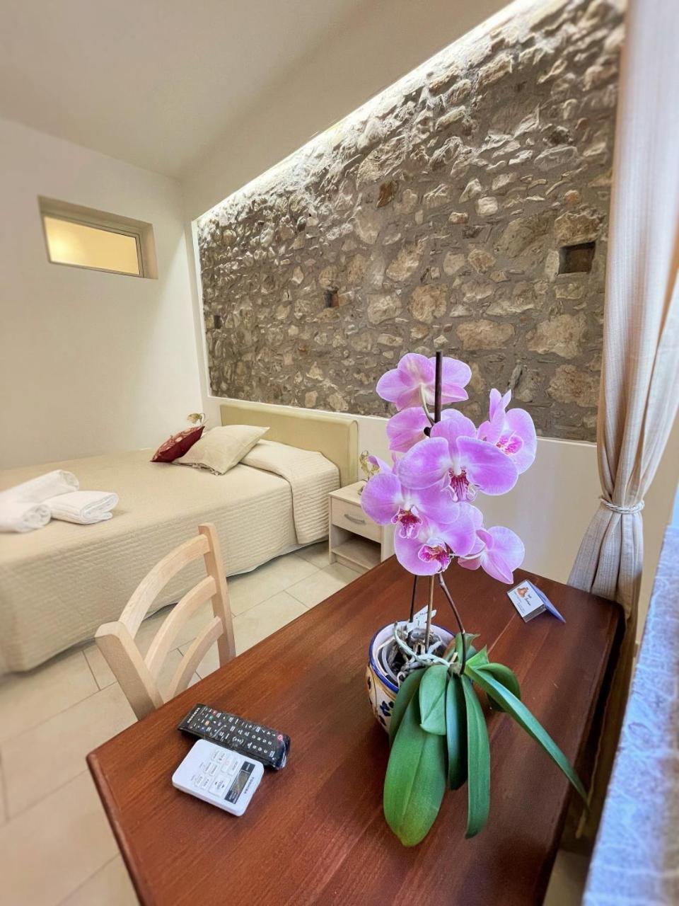 B&B Evelyne Таормина Экстерьер фото