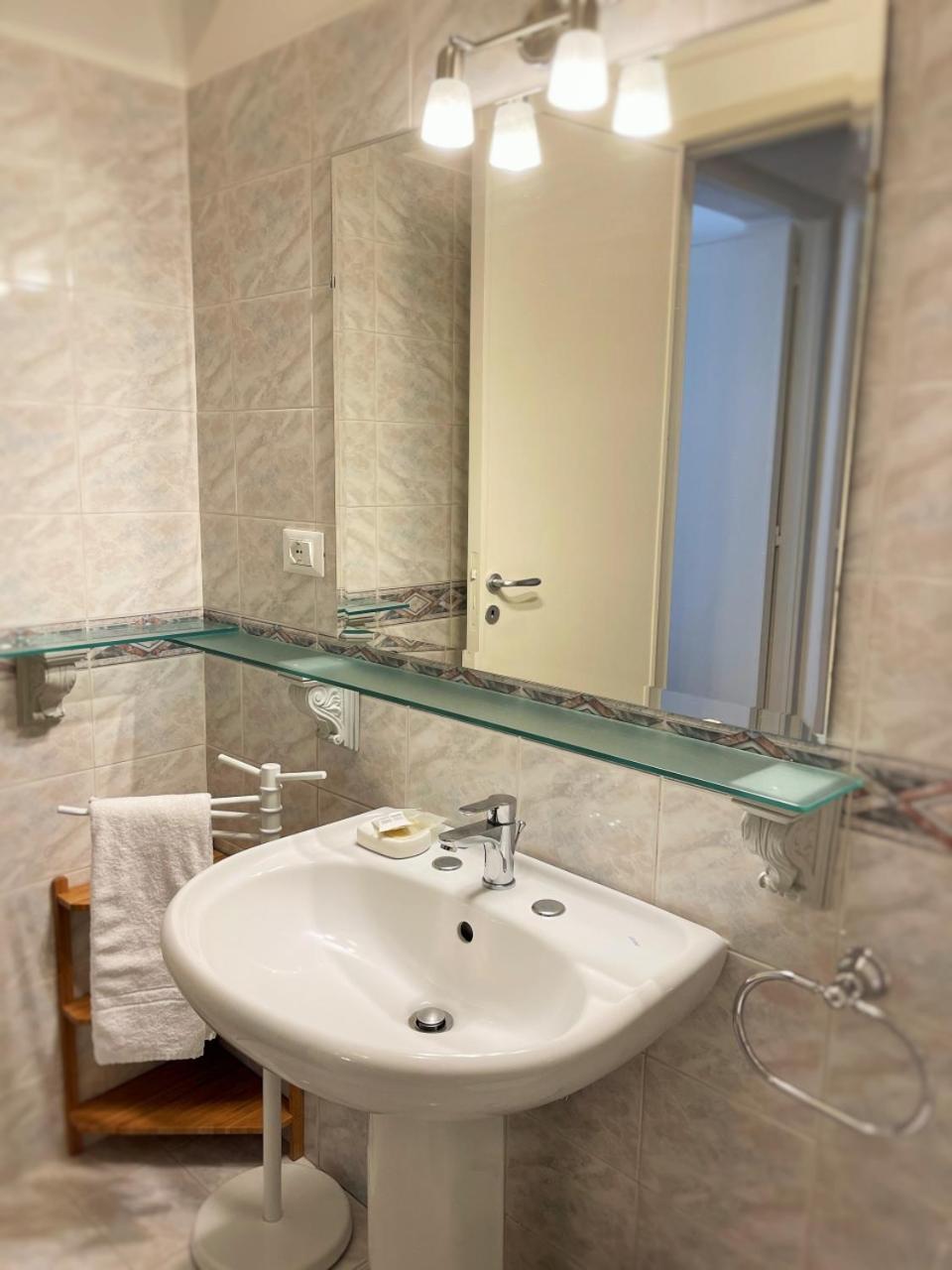 B&B Evelyne Таормина Экстерьер фото