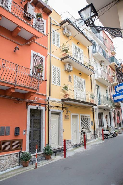 B&B Evelyne Таормина Экстерьер фото